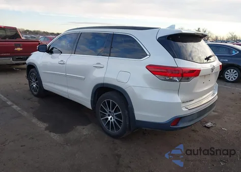 2018 Toyota Highlander Se/Xle z USA, uszkodzony, nr VIN 5TDJZRFH3JS546947